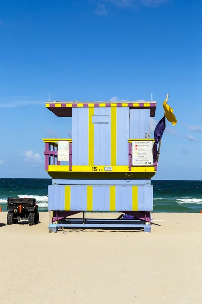 Wooden life guard huts in art deco style in miami — Stock Photo, Image