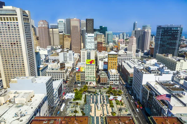 Vue sur la ville de San Francisco à midi depuis la plateforme d'observation — Photo