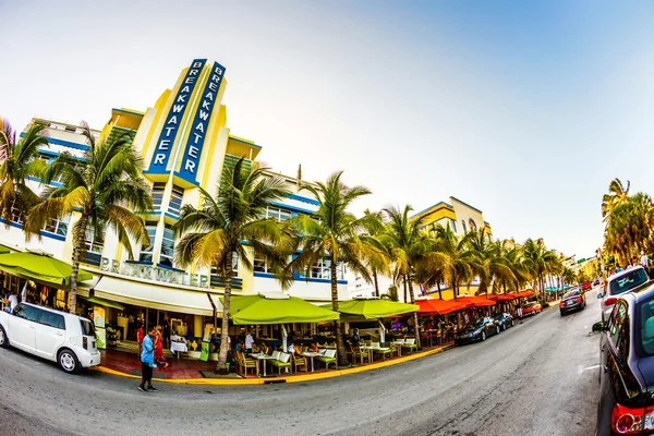 Vista en Ocean Drive en Miami con breakwater hotel en el arte d —  Fotos de Stock