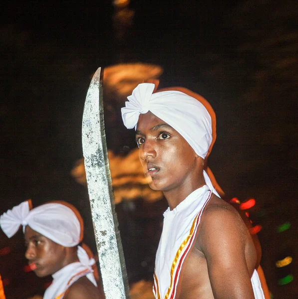 Tanečnice se účastní festivalu pera hera v kandy — Stock fotografie