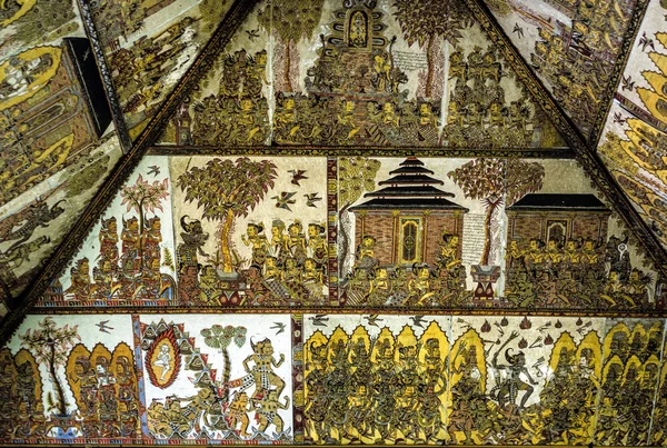 传统正宗镀金的墙画的图 ceili — 图库照片