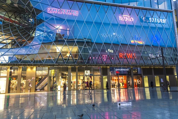 People go shopping at the Zeil — Stock Photo, Image