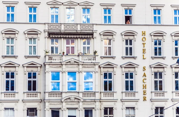Fasáda hotelu sacher ve Vídni — Stock fotografie