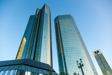 manzarası ile 155 metre yüksekliğindeki ikiz kuleleri deutsche bank ı ve