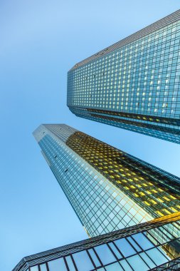 manzarası ile 155 metre yüksekliğindeki ikiz kuleleri deutsche bank ı ve