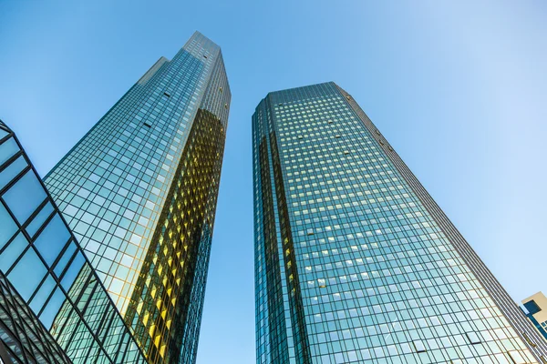 Skyline with the 155 meter high twin towers Deutsche Bank I and — Stock Photo, Image