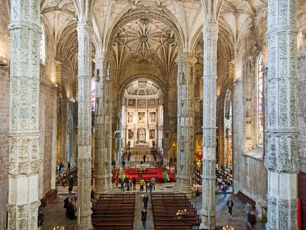 Iglesia de Santa Maria en el hermoso Monasterio de Jerónimos en Lisbo — Foto de Stock