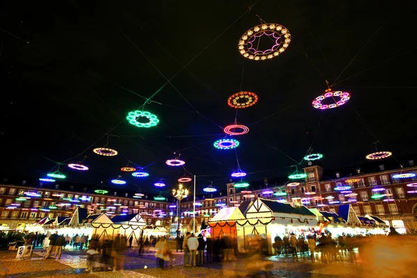 Navidad en la plaza de alcalde de Madrid en la noche con enfermos — Foto de Stock