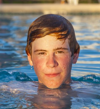 çocuk eğlence Açık Yüzme havuzunda vardır.