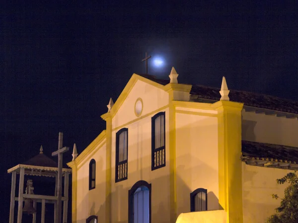 Pohled na staré kostelní sao francisco de paula v noci — Stock fotografie