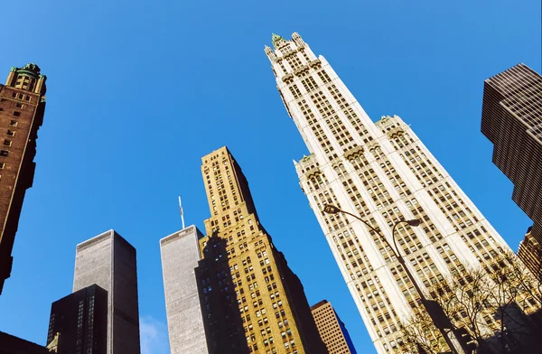 Twin towers in New York under blue sky — Stock Photo, Image