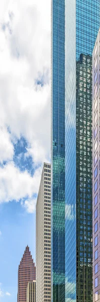 Fassade eines Wolkenkratzers in der Innenstadt von Houston — Stockfoto