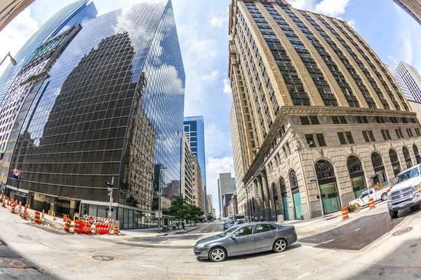 Vista para o arranha-céu histórico e moderno no centro de Houston — Fotografia de Stock