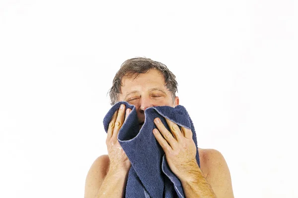 Man toweling håret efter dusch — Stockfoto