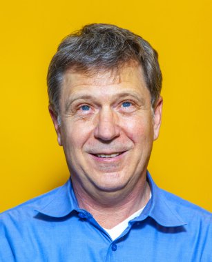 gülümseyen iş adamı