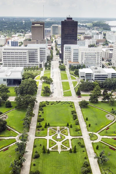 Aerial of baton Rouge with Huey Long statue and skyline — Stock Photo, Image