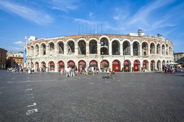 Menschen in der Arena von Verona — Stockfoto