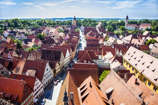 Met het oog op oude middeleeuwse stad van dinkelsbuehl, Duitsland — Stockfoto