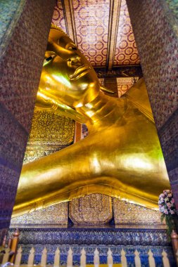 Tapınak wat pho yatan Buda heykeli