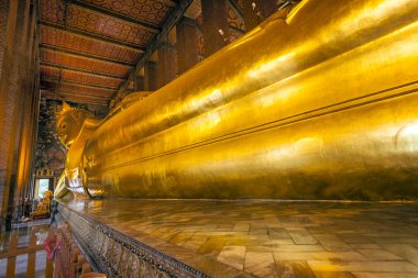 Tapınak wat pho yatan Buda heykeli
