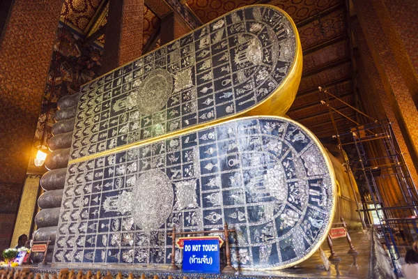 Reclining Buddha's feet in Wat Pho temple — Stock Photo, Image