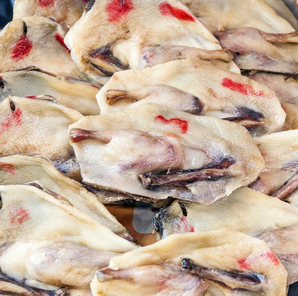 Pollo en el mercado — Foto de Stock