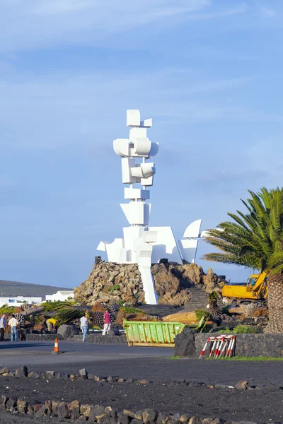 People visit memorial el Campesino — Stock Photo, Image