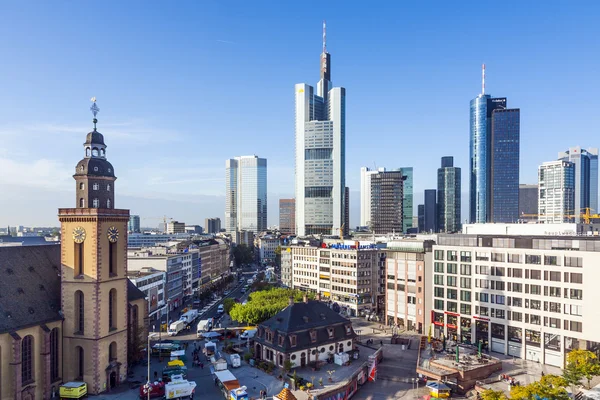 Visa till horisont av frankfurt med hauptwache — Stockfoto