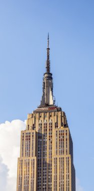 empire state binasının tepesine