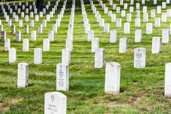 Pierres tombales sur le cimetière national d'Arlington — Photo