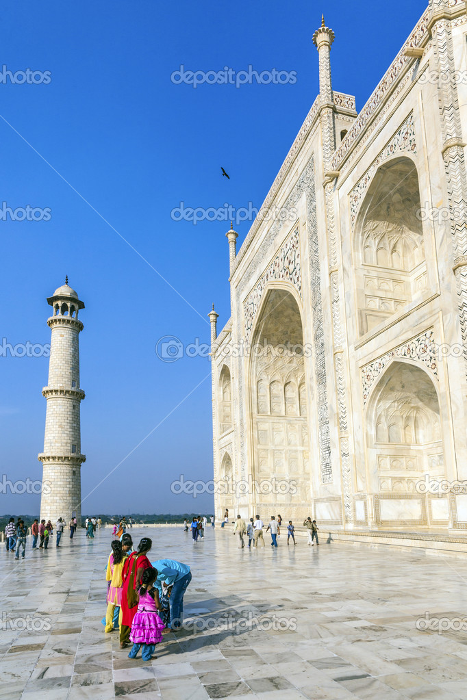 People Visit the Taj Mahal in India Editorial Photo - Image of heritage,  entrance: 160653736