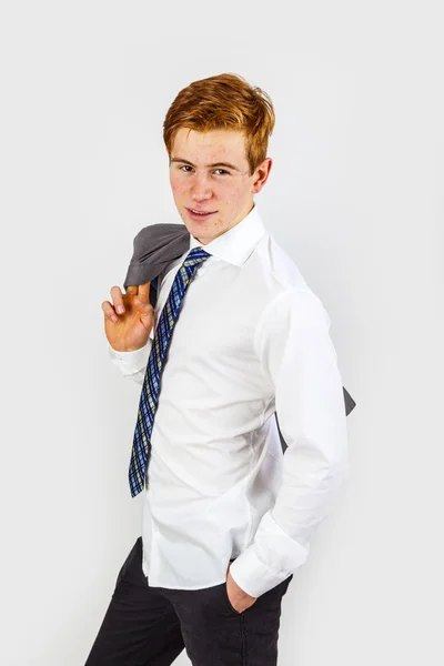 Lazer legal garoto inteligente com terno — Fotografia de Stock