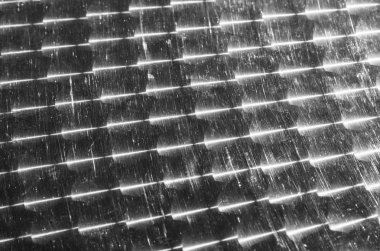 metal masa üzerinde güneş yansıma