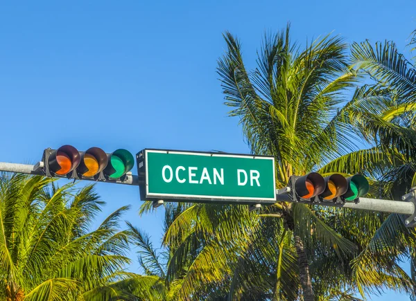 著名街道海洋里转悠在迈阿密南街道标志 — 图库照片