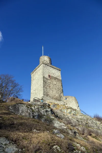 People visit famous old castle Falkenstein — Stock Photo, Image