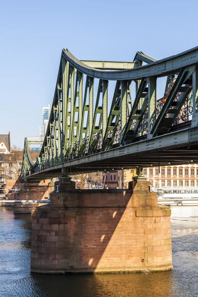 Eiserner steg en el río Main y el río Main — Foto de Stock