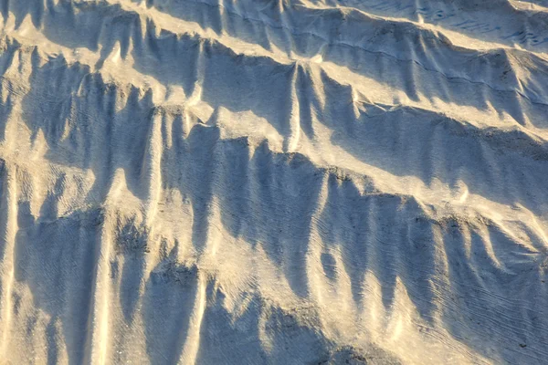 フィールドは、霜から植物を保護するために箔で覆われています。 — ストック写真