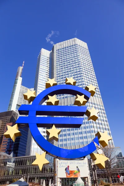 Wielki znak euro i transparent niech nam mówić o przyszłości — Zdjęcie stockowe