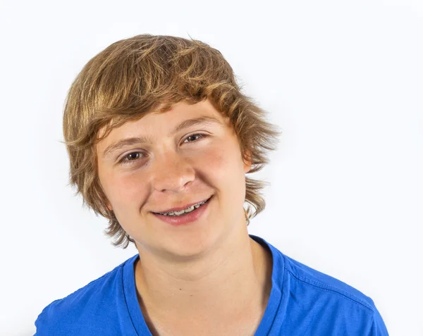 Schattige knappe jongen houdingen in studio — Stockfoto