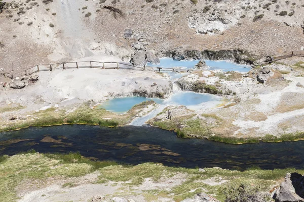 Hot springs at hot creek geological site — Stock Photo, Image