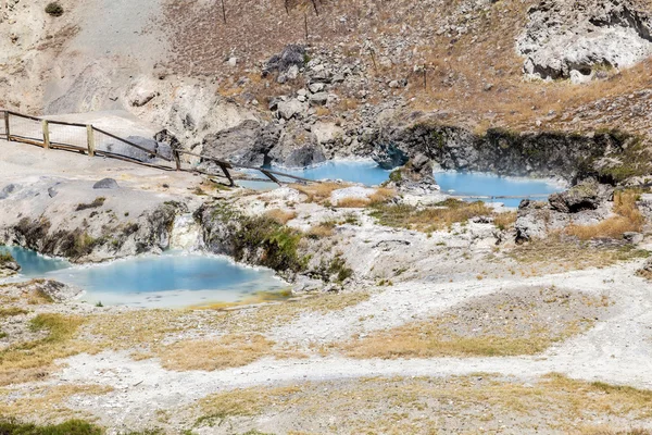 Hot springs at hot creek geological site — Stock Photo, Image