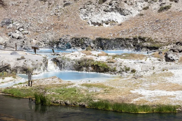 Hot springs at hot creek geological site — Stock Photo, Image