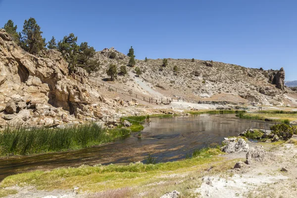 Hot springs at hot creek geological site — Stock Photo, Image