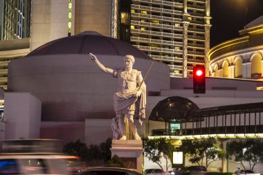 caesars palace hotel & casino tarafından gece heykeli
