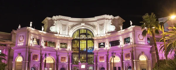 Het forum shopy bij nacht op de strip — Stockfoto