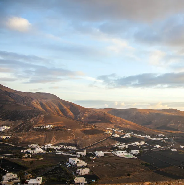 Lever de soleil dans les montagnes à Femes, Lanzarote — Photo