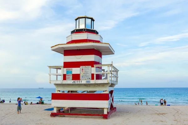 サウスビーチ、マイアミ、フロリダで前哨タワーの監視員します。 — ストック写真