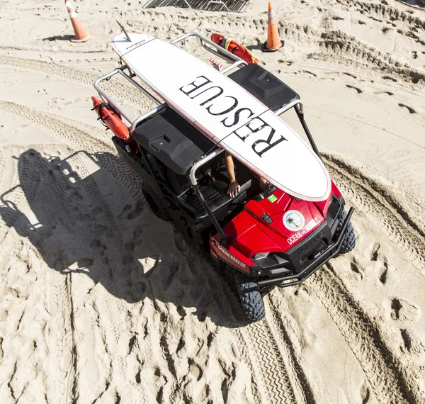 Ocean rescue team on their way to the lifeguard towers — Stock Photo, Image