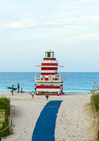 South beach, miami, florida karakol kulede cankurtaranlar — Stok fotoğraf