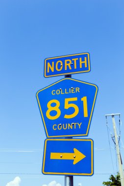 sokak tabelası Kuzey collier rota 851 